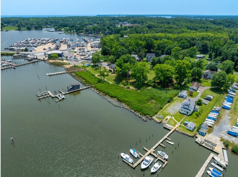 More Photos Of 1052 Old Turkey Point Rd, Edgewater Marina For Sale