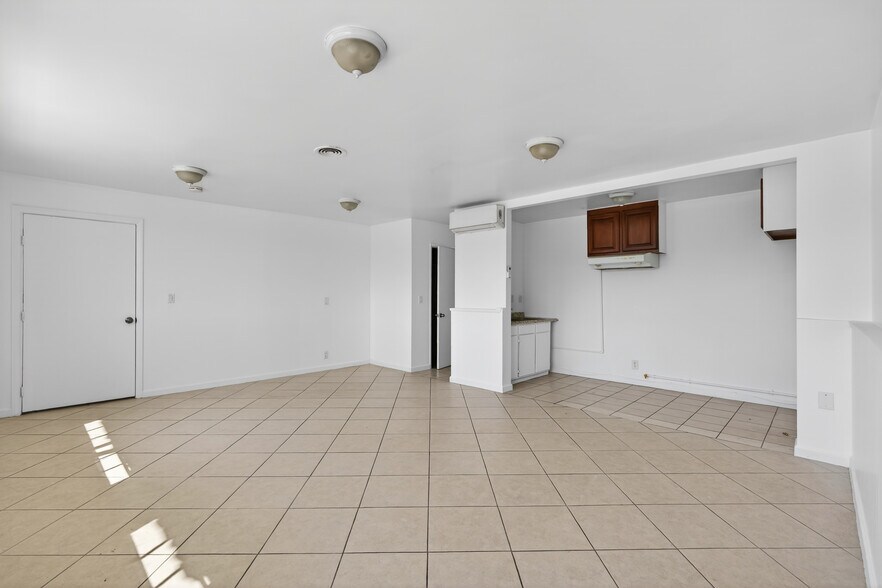 More Photos Of 16119 Sherman Way, Van Nuys Freestanding For Sale