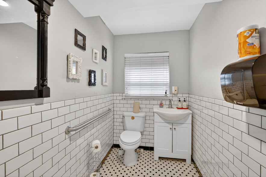 More Photos Of 142 E Gore St, Orlando Medical For Sale