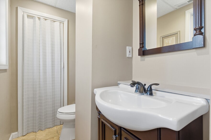 More Photos Of 2860 Noble Rd, Cleveland Office For Sale