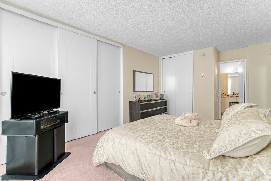 More Photos Of 8011 Romaine St, Los Angeles Apartments For Sale