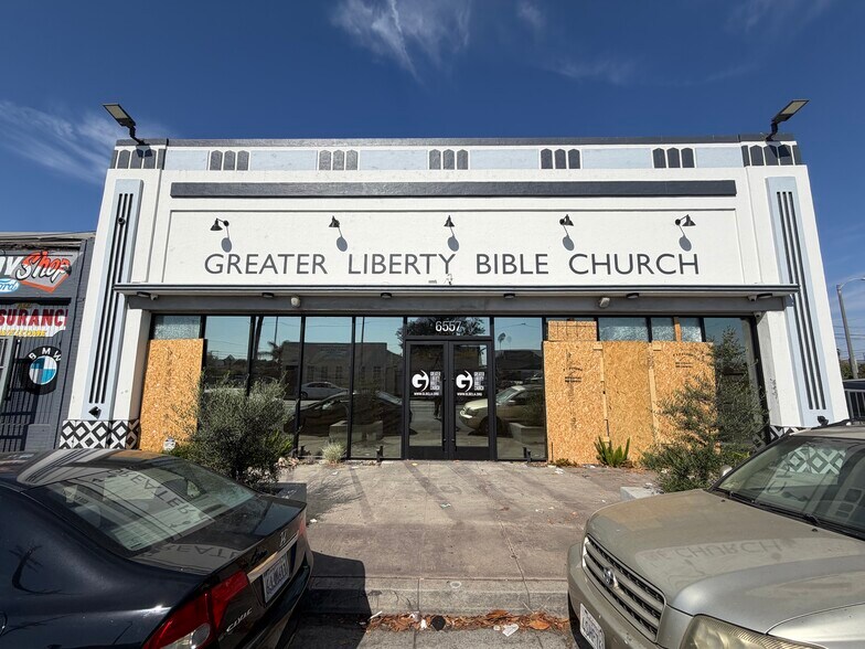 More Photos Of 6557 S Western Ave, Los Angeles Religious Facility For Lease
