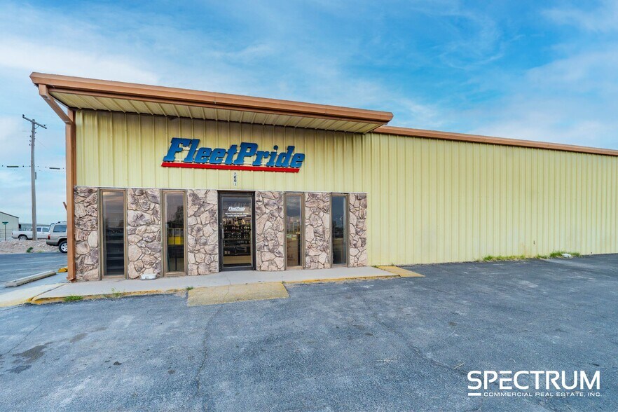 More Photos Of 2001 N 1st St, Artesia Distribution For Sale