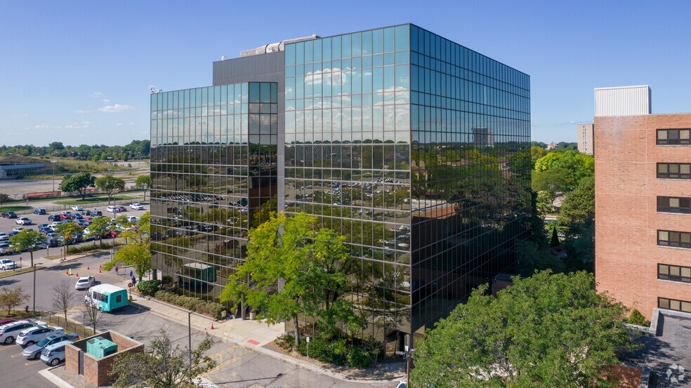 More Photos Of 22250 Providence Dr, Southfield Medical For Lease