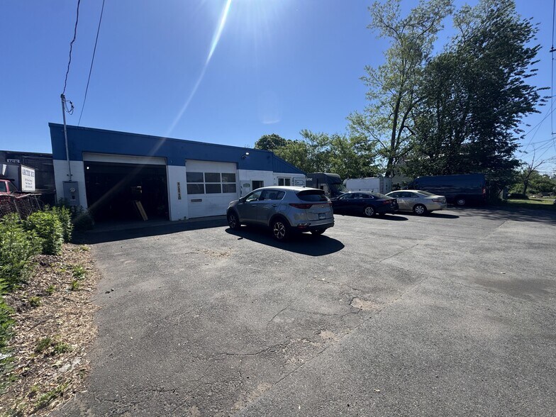 More Photos Of 275 Front Ave, West Haven Auto Repair For Sale