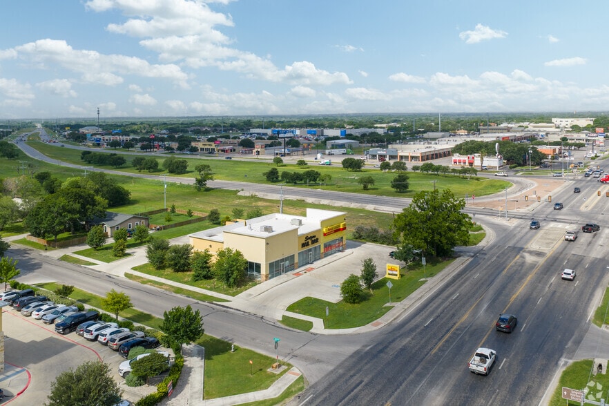 More Photos Of 1499 E Court St, Seguin Storefront For Lease