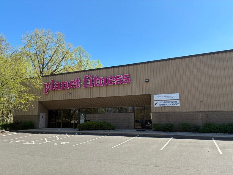 Primary Photo Of 25 Lindeman Dr, Trumbull Warehouse For Lease