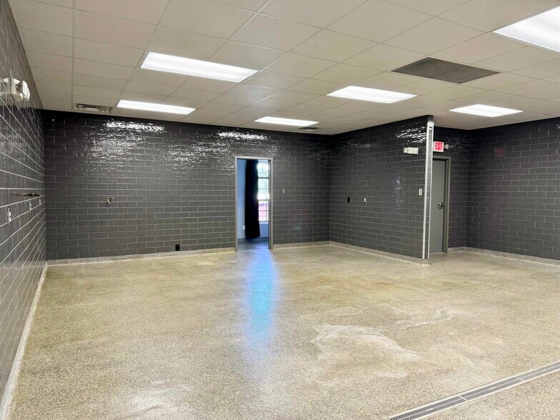 More Photos Of 78 Commerce Way, Killen Medical For Sale