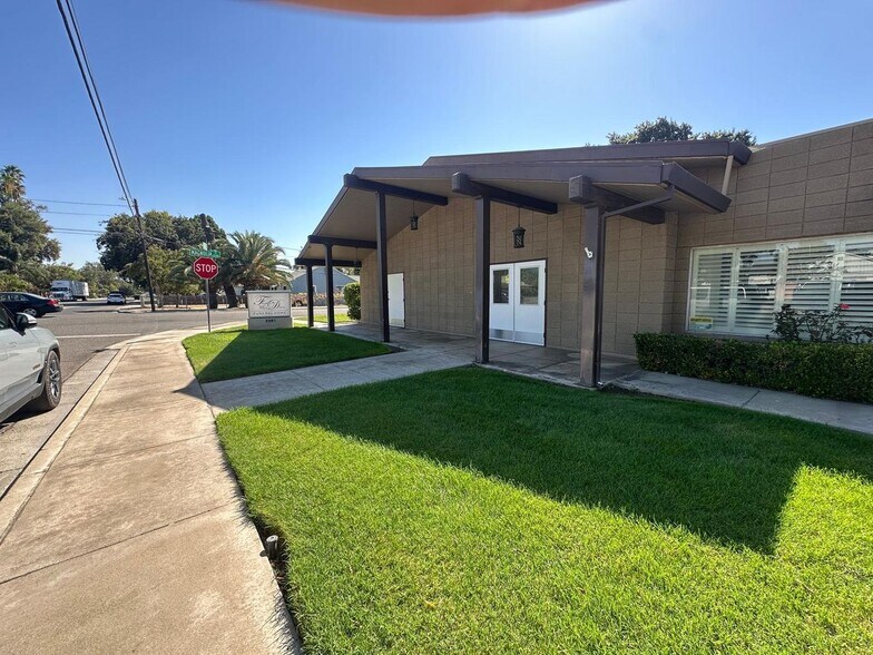 More Photos Of 2561 5th St, Ceres Funeral Home For Sale