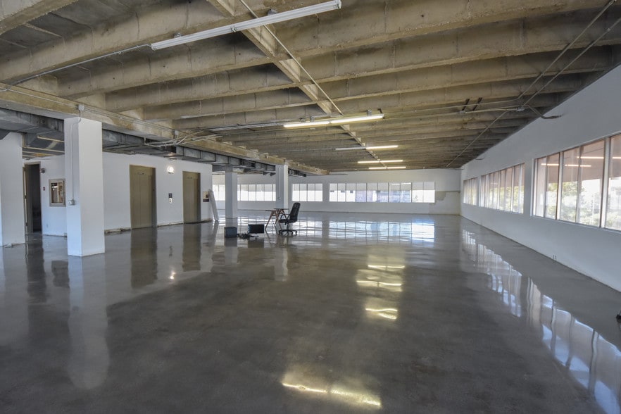 More Photos Of 515 N Sycamore St, Santa Ana Office For Lease