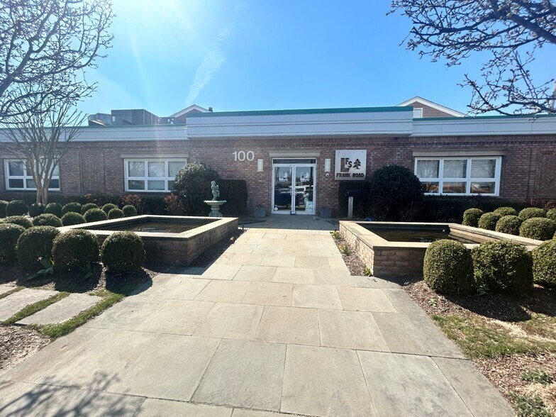 More Photos Of 100 Frank Rd, Hicksville Warehouse For Lease