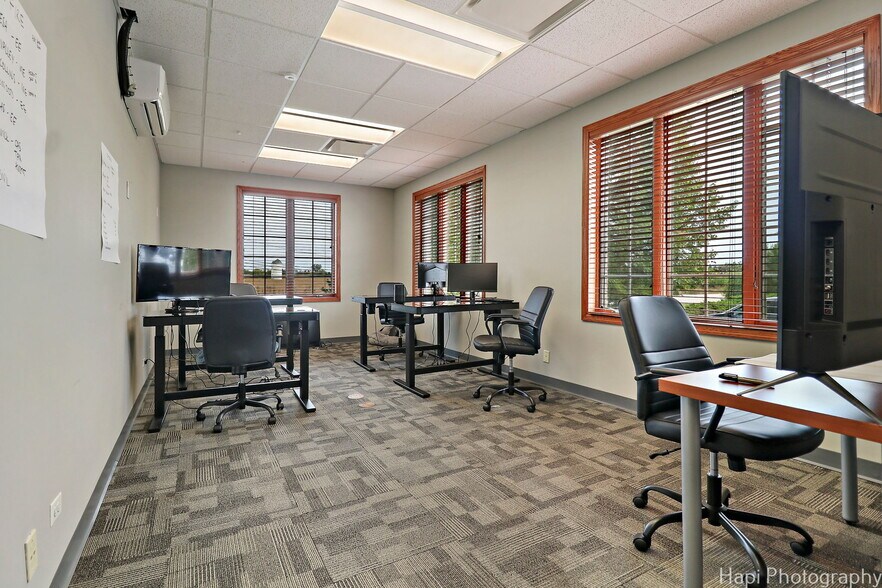 More Photos Of 3 Executive Ct, South Barrington Medical For Lease