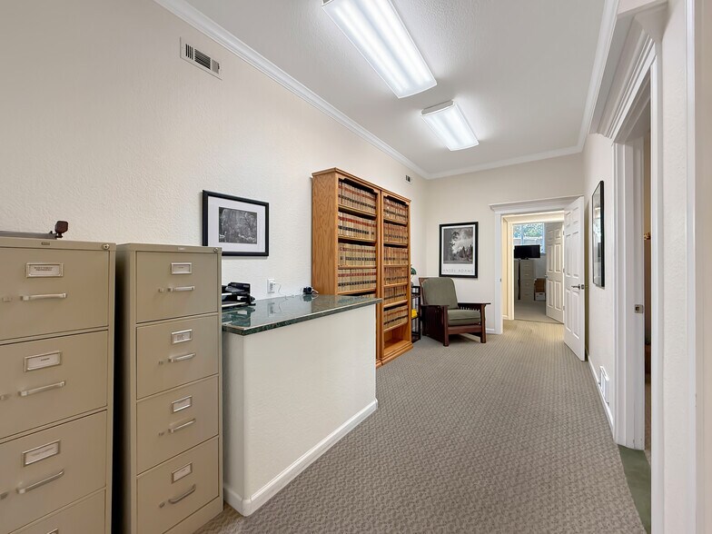 More Photos Of 624 Fleet St, Brookings Office For Sale