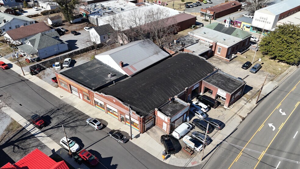 More Photos Of 221 Parkway, Sevierville Auto Repair For Lease