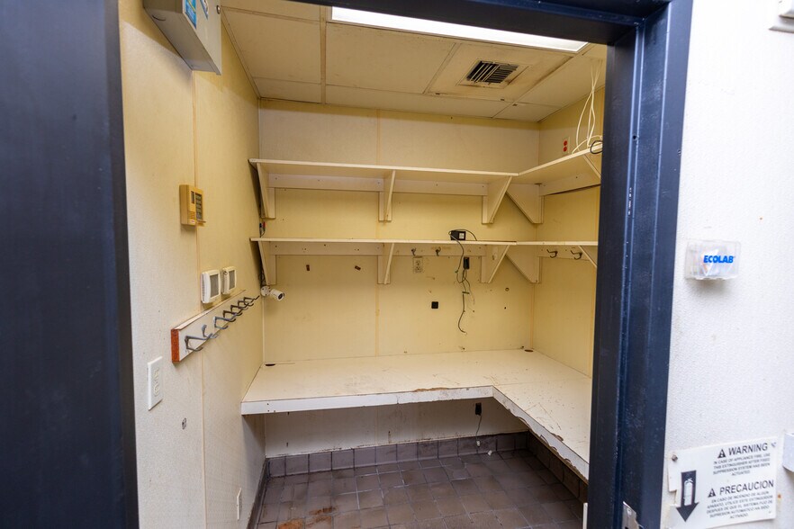 More Photos Of 1403 W 8th St, Wellington Fast Food For Sale