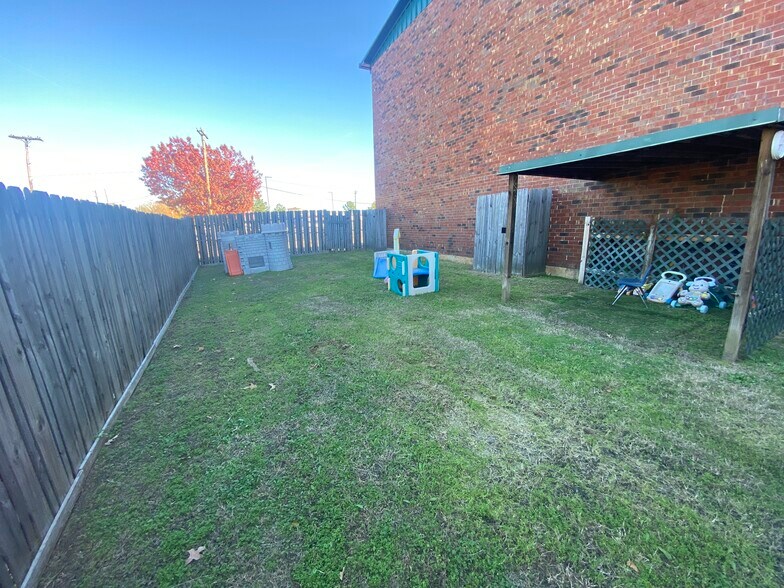 More Photos Of 111 W 5th St, Tyler Loft Creative Space For Sale