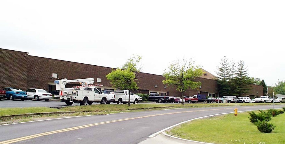 More Photos Of 4110-4136 Seven Hills Dr, Florissant Warehouse For Lease