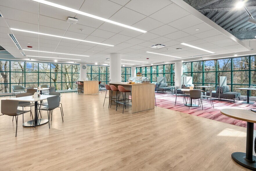 More Photos Of 1000 Northbrook Dr, Trevose Office For Sale