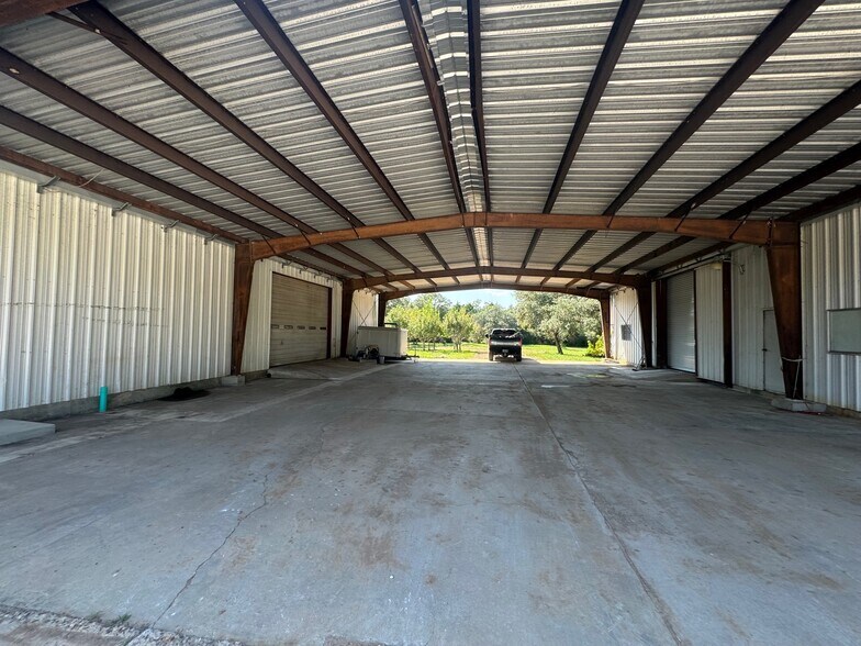 More Photos Of 736 Garcitas Creek Rd, Inez Warehouse For Lease