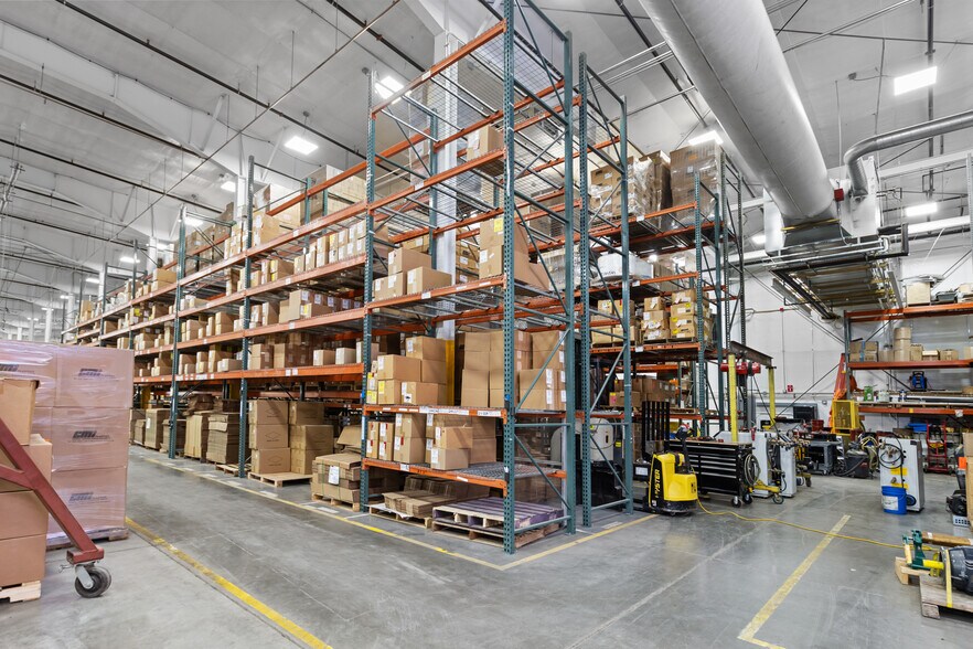 More Photos Of 275 Manhattan South Rd, Manhattan Light Manufacturing For Lease