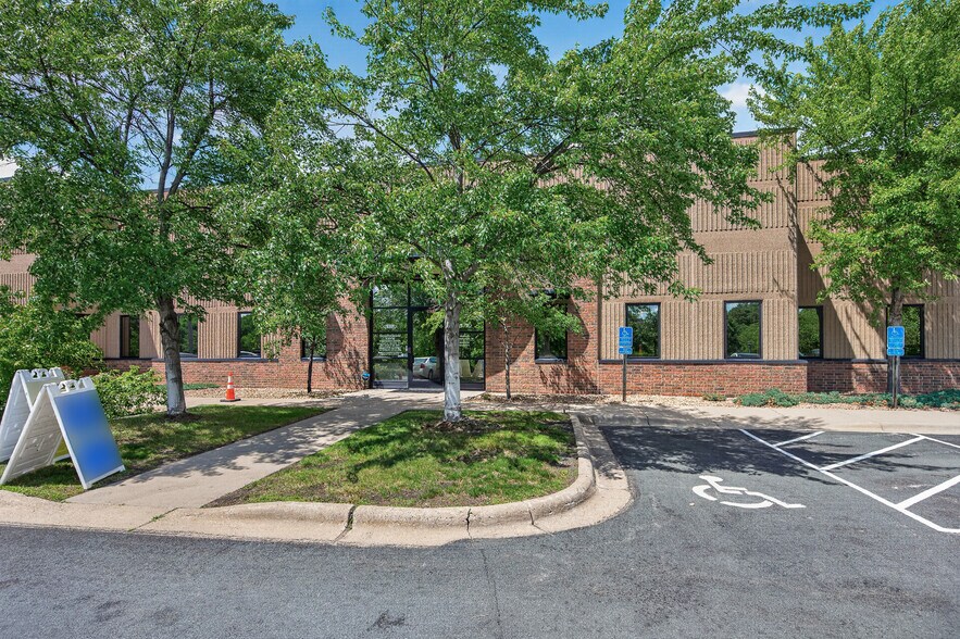 More Photos Of 521-563 Phalen Blvd, Saint Paul Coworking Space