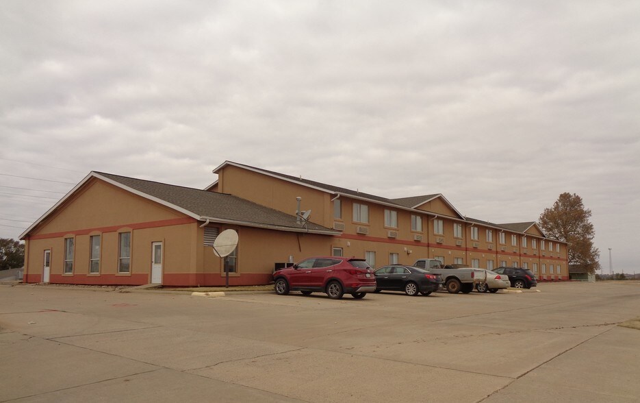 More Photos Of 800 E Oklahoma Blvd, Alva Hotel For Sale