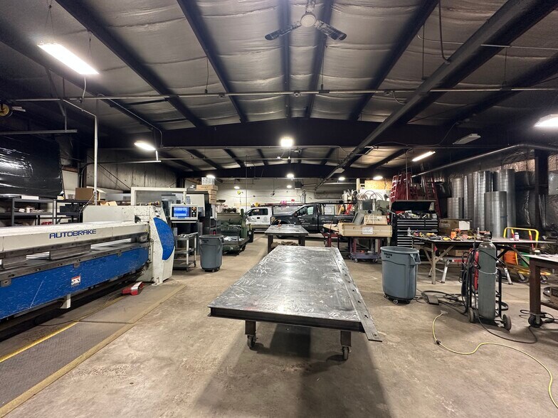 More Photos Of 2231 W Superior St, Duluth Freestanding For Lease