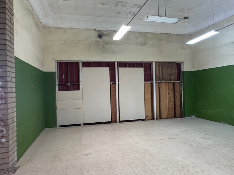 More Photos Of 287 Chase Creek St, Clifton Auto Dealership For Sale