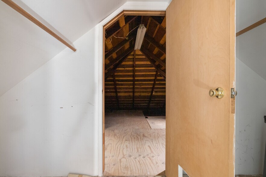 More Photos Of 102 Hamilton Pl, Oakland Multifamily For Sale