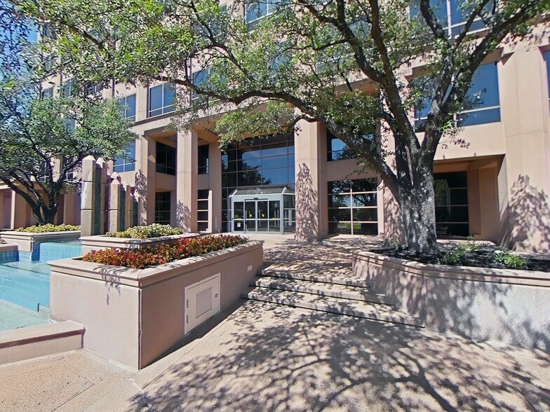 More Photos Of 70 NE Loop 410, San Antonio Office For Lease