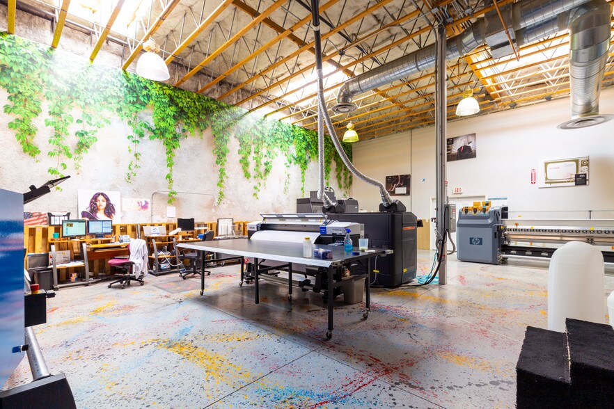 More Photos Of 4830 W Oquendo Rd, Las Vegas Light Manufacturing For Lease