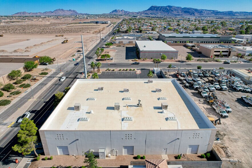 More Photos Of 200 Sunpac Ave, Henderson Warehouse For Sale