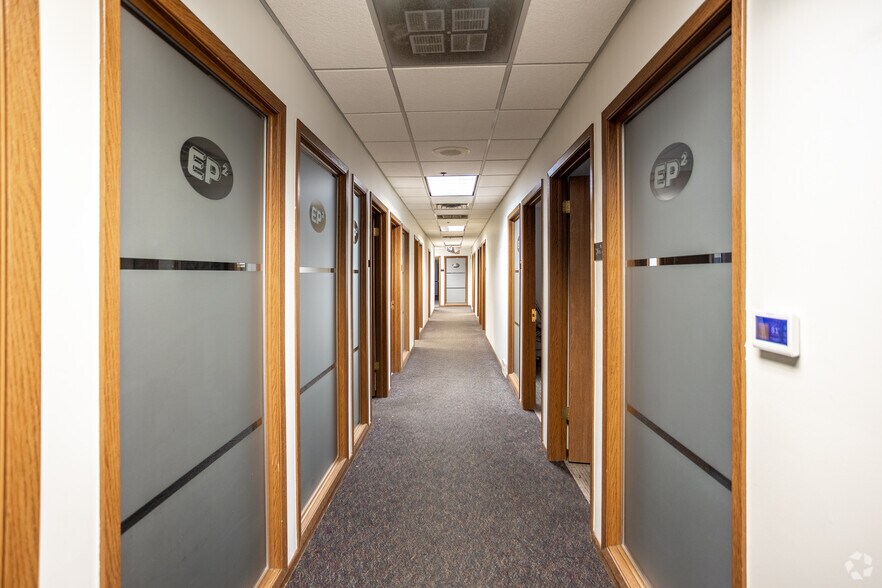 More Photos Of 1800 Hull Ave, Des Moines Manufacturing For Lease