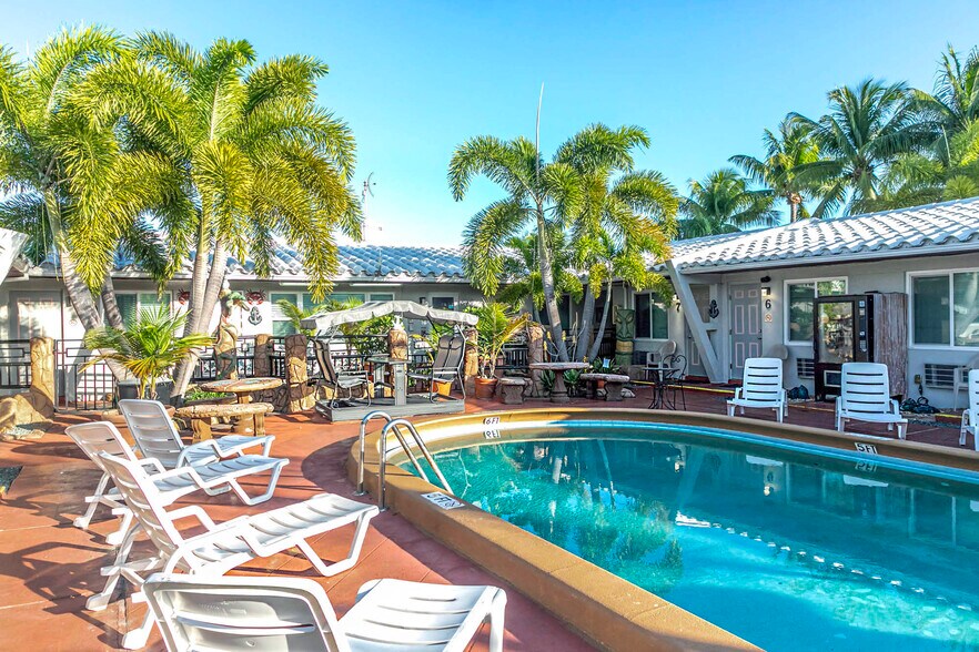 More Photos Of 1419 S Federal Hwy, Hollywood Hotel For Sale