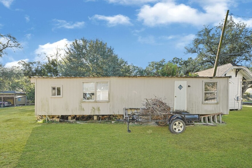 More Photos Of 404 W 3rd St, League City Manufactured Housing Mobile Home Park For Sale
