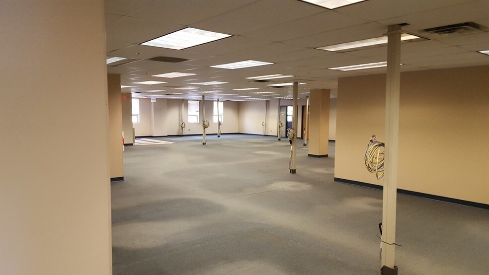 More Photos Of 109-113 Salem Tpke, Norwich Unknown For Lease