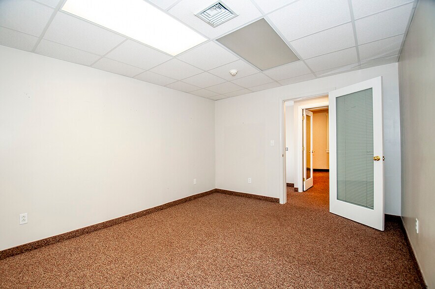 More Photos Of 4 Davis Ct, Brookline Loft Creative Space For Sale