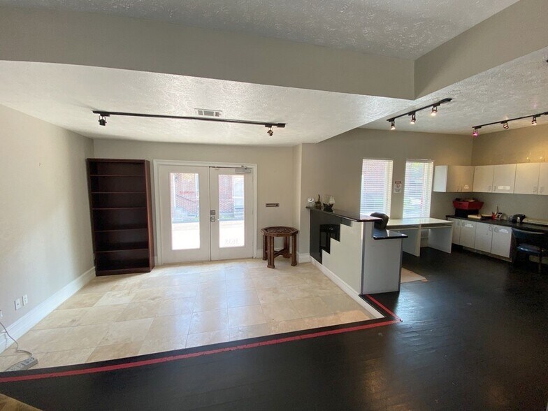 More Photos Of 1635 Richmond Ave, Houston Office Residential For Sale