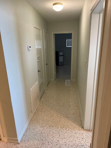 More Photos Of 3111 26th St W, Bradenton Flex For Sale