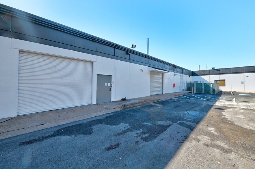 More Photos Of 8609 Cross Park Dr, Austin Office For Lease