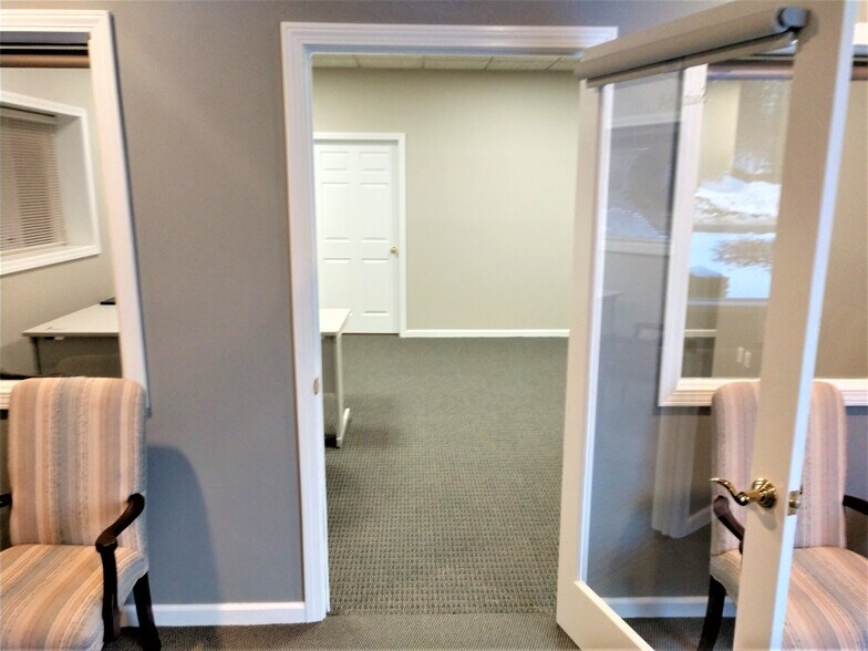 More Photos Of 100 Queen St, Southington Office For Lease
