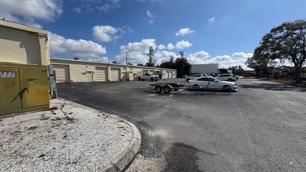 More Photos Of 1684 N Belcher Rd, Clearwater Flex For Lease