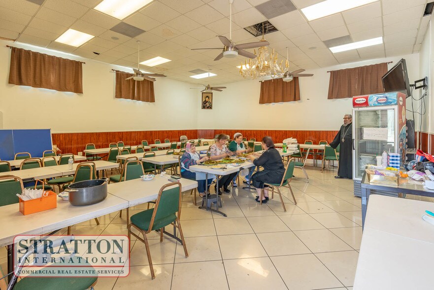 More Photos Of 23986 Pine St, Santa Clarita Religious Facility For Sale