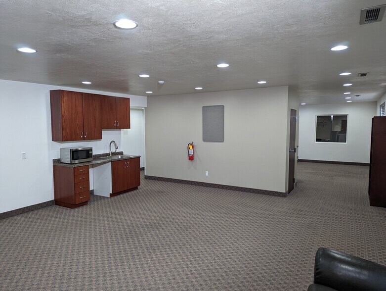 More Photos Of 332 E 3300 S, Salt Lake City Light Distribution For Lease