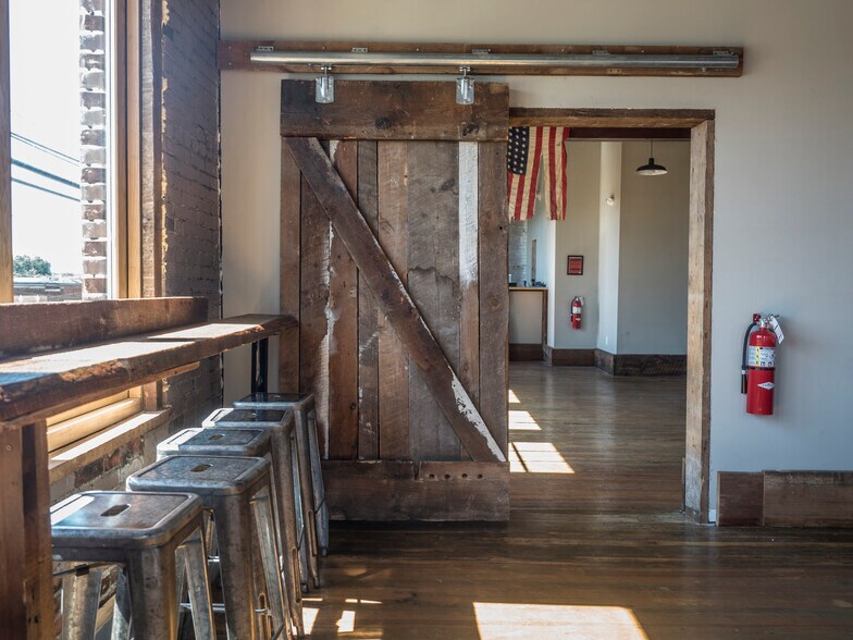 More Photos Of 1 S Union St, Middletown Restaurant For Sale