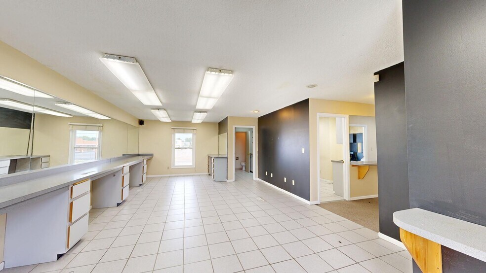 More Photos Of 3130 N Woodford St, Decatur Freestanding For Lease