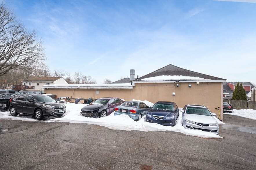 More Photos Of 20 Woodland St, Methuen Auto Repair For Sale