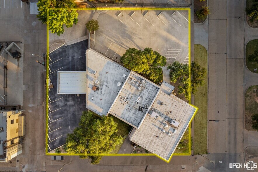 More Photos Of 915 9th St, Wichita Falls Office For Sale
