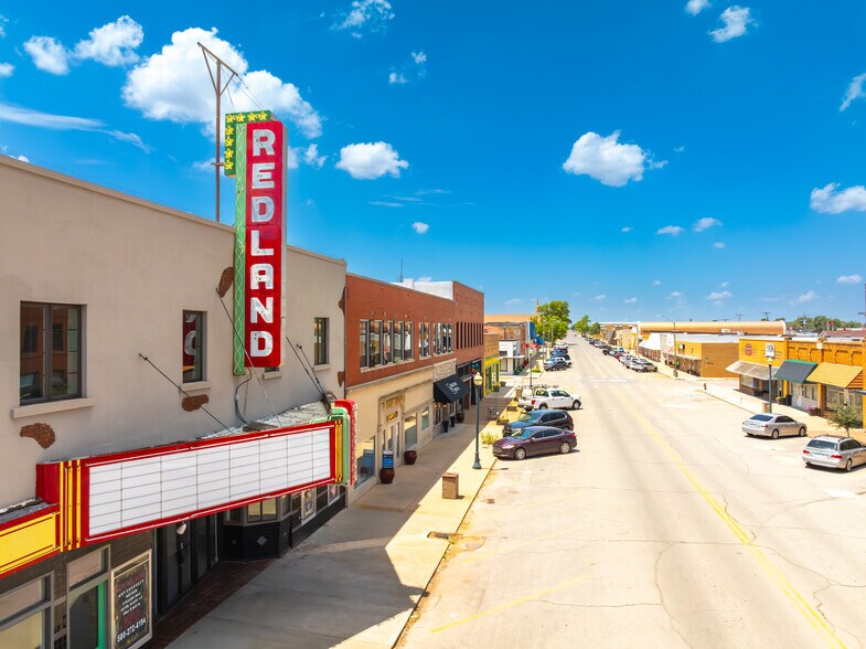 More Photos Of 606 Frisco Ave, Clinton Storefront Retail Office For Sale