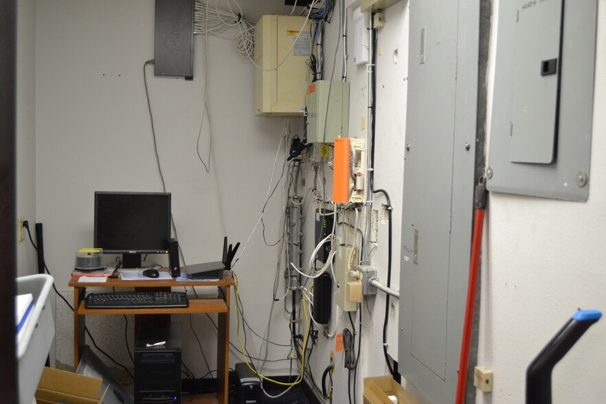 More Photos Of 16255 Aviation Loop Dr, Brooksville Manufacturing For Lease